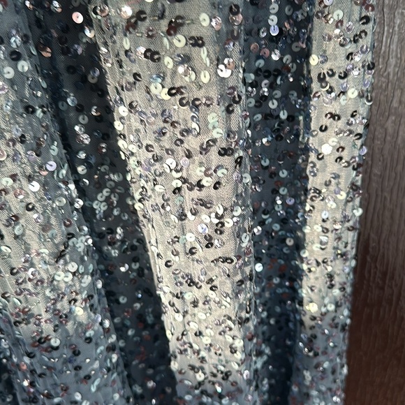 MAC DUGGAL
Blue Draped Sleeve V Neck Gown size 18 NWT - Picture 5 of 9